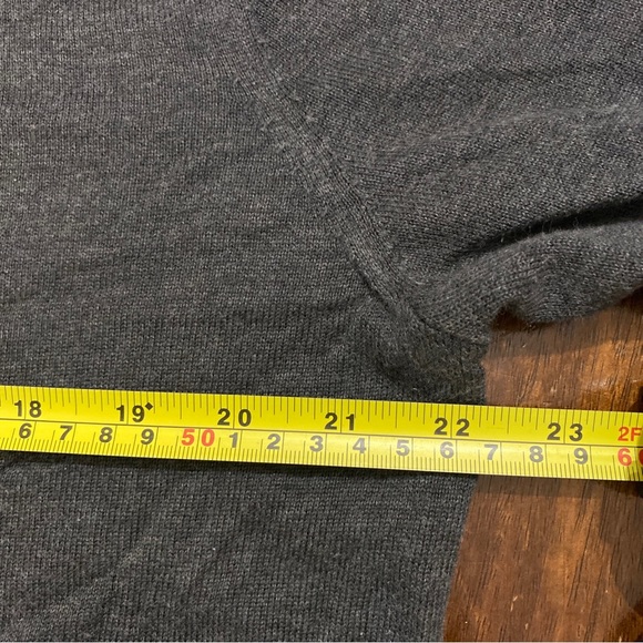 Tommy Hilfiger Sz L Mens Knit Sweater Grey Logo V-Neck Pullover Jumper - Picture 11 of 14
